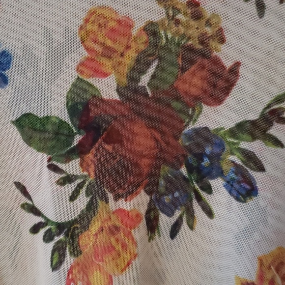 Sheer floral blouse with bell sleeves and ruffles - Picture 2 of 3